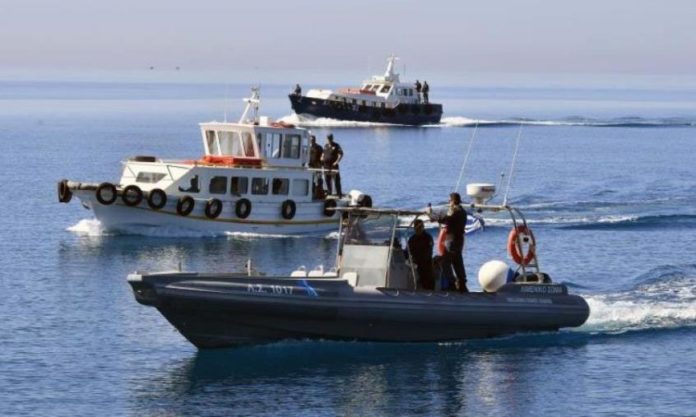 Arrival of 15 illegal immigrants at dawn in Kato Pyrgos, Tillyria