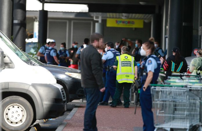 Attack on a shopping mall in New Zealand - Several civilians injured, the perpetrator dead