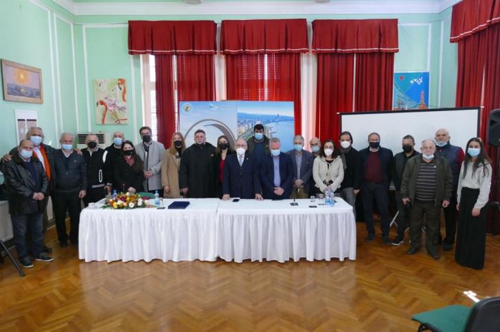 The signatures for the renovation of the historic center of Agia Fyla fell