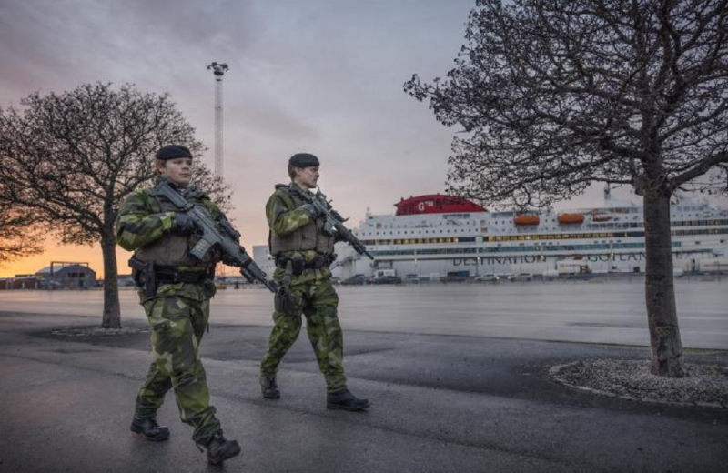 Sweden: Army deploys armor on Gotland Island in response to 