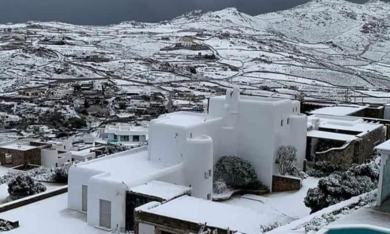 It snowed in Mykonos and, of course, the photo went viral!