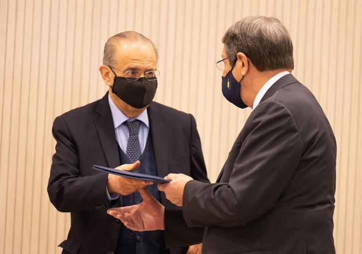 Ioannis Kasoulidis was sworn in before the PD (video)