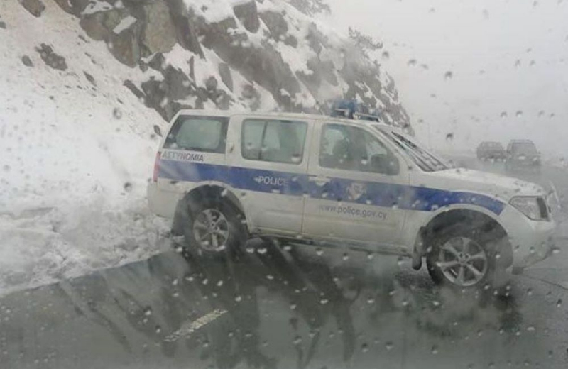ALL roads to Troodos and Papoustsa are closed - Which are open for 4 × 4 or with anti-skid chains
