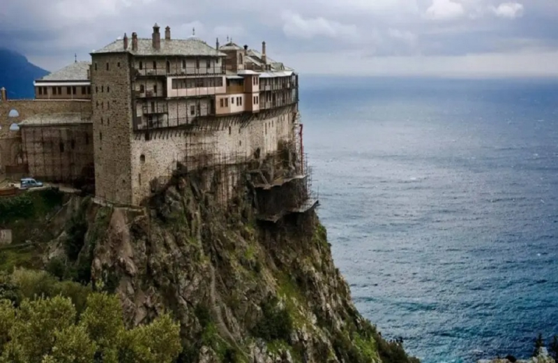 Mount Athos is boiling with a coronavirus: Monks are constantly 