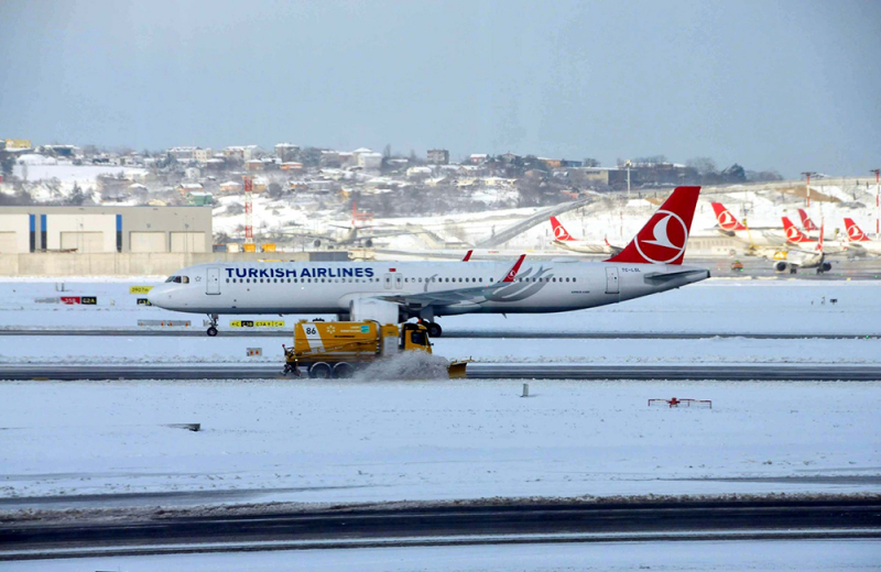 Istanbul airport closed due to snow