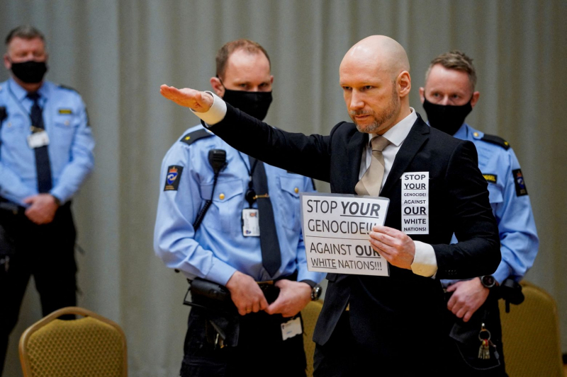 Breivik greets Nazis - Remains just as dangerous as psychiatrist estimates 10 years ago