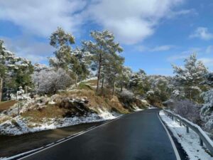 Pictures of another Cyprus: Photos of the snowy villages - New cold is coming from Sunday