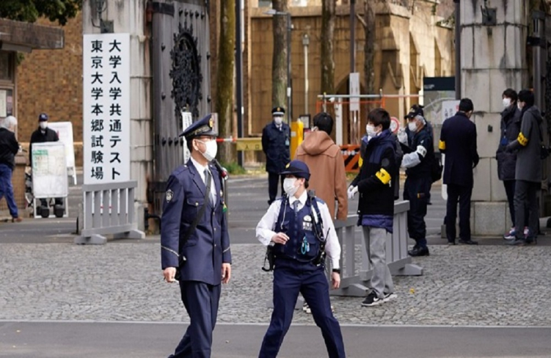 Knife attack outside Tokyo University - Three injured
