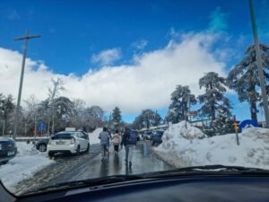 Pictures of chaos from the endless queues of vehicles to Troodos - Videos and photos