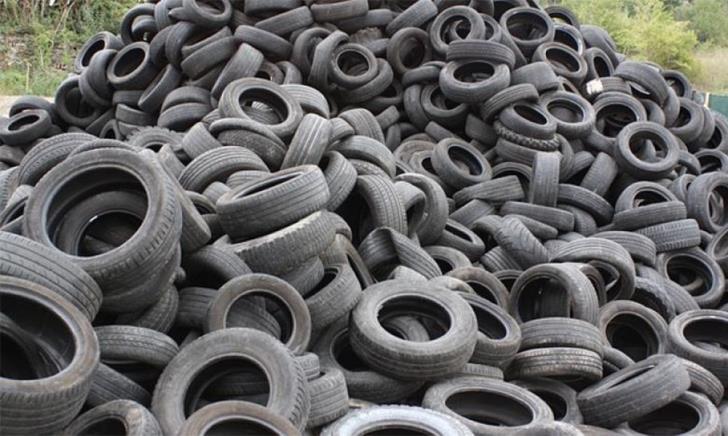 Danger from thousands of tons of tires - Management suffers