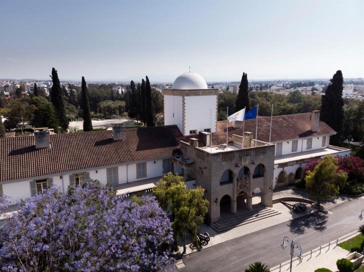 What do the Presidential Palace and the City Hall of Heraklion have in common?