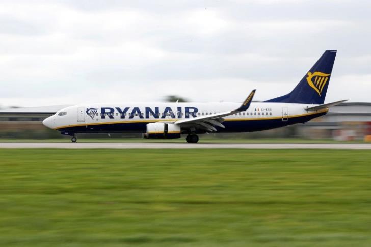 Ryanair: & Kappa; ά & tau; & omega; & alpha; & pi; ό 2% & tau; & omega; & ta; & pi; ; or & sigma; & epsilon; & omega; & nu; & epsilon; & pi; & eta; & rho; & epsilon; ά & sigma; & tau; & eta; & kappa; & alpha; & nu; & alpha; & pi; ό & tau; & eta; & nu; & alpha; & pi; Less than 2% of Ryanair scheduled flights between Friday and Sunday were affected by cabin crew strikes, the Irish low-cost airline said. </p>
<p>Ryanair cabin crew unions in Belgium, Spain, Portugal, France and Italy had announced plans for action over the weekend with crews in Spain on strike again on June 30 and July 1-2. </p>
<p 