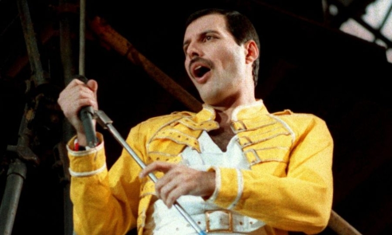 «Greatest Hits» των Queen: Το πρoτο Αλμπουμ πο υ πουλει 7 εκατομμyρια κoπιεσ στ&eta ;ν Βρετανiα