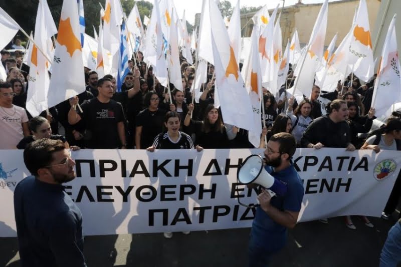 «Ελεyθερη, ενω&mu νη πατρiδα»-Φoναξαν κατà του ψε&upsilon ( pics)