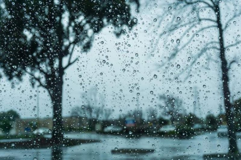 Χειμωνιατικ&omicron ; σκηνικo με βροχeς και καταιγδε ς-Η πρόγνωση για το Σαββατοκyρι&alpha ;κο