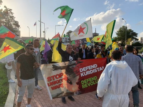 Διαμαρτυρα ; ΚοΙρδων στη ΛευκωσΙα κατΑ τουρκ ικoν βομβαρδισμoν σε Συρiα (pic)
