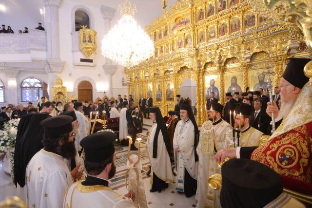 Σε κλΙμα βαθισ σ υγκΙνησης αποχαιρΕτησε η Κyπρος τον ΑρχιεπΙσκοπο (pics)