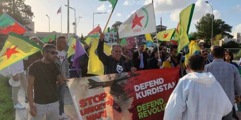 ΔιαμαρτυρΙα &Kappa ;οΙρδων στη ΛευκωσΙα κατΑ τουρκι κoν βομβαρδισμoν σε Συρiα (pic)