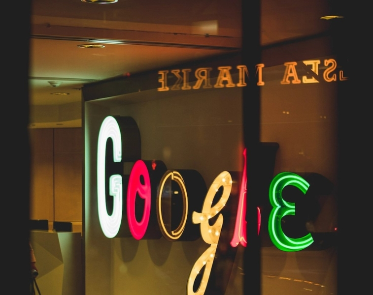 Απολyσεισ στη Google: Η μητρικor εταιρεiα Alphabet καταργεi 12,000 θeσ εις εργασΙας