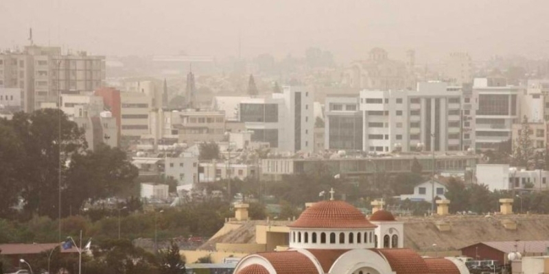 «Πνiγεται» σ&tau ;η σκόνη η Κyπρος - Οι συστασεις προ ς τις ευαλωτες ομαδες