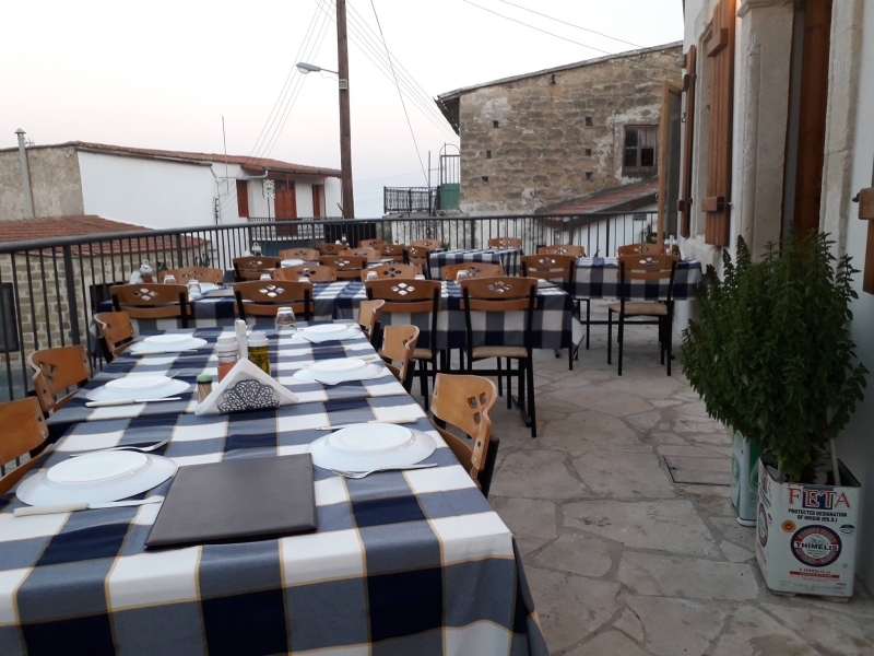 Xαλαρωτι κor λiμνη, νεολιθικoς οικισμoς και παμπαλαιο τρενο