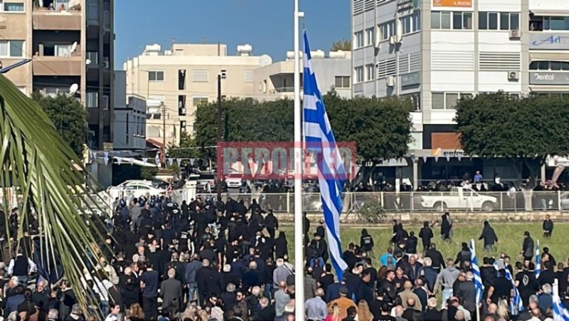 ΒΙΝΤΕΟ: Ξyλα, πτ ρες και μàχες στο μνημoσυνο του &Gamma ρiβα-Ζημιeς σε οχorματα