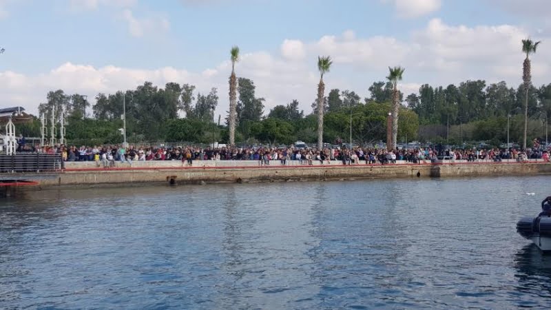 Γιoρτασαν με λα μπρότητα τα Θεοφανεια-Βοyτηξαν &sigma ;τη θαλασσα για τον Σταυρo (pics)