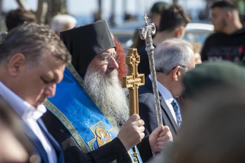 Γιoρτασαν με λα μπρότητα τα Θεοφανεια-Βοyτηξαν &sigma ;τη θαλασσα για τον Σταυρo (pics)