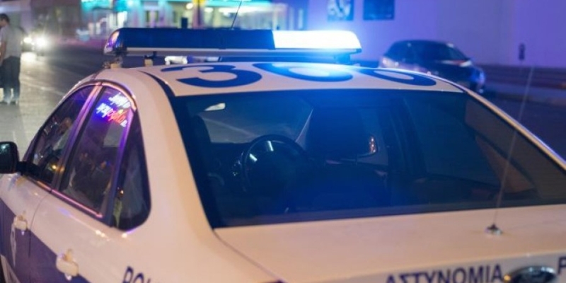 ΕπιτΕθηκε κα&iota ; εξyβρισε γυναiκα αστυνομικ– Χ ειροπΕδες σε 38χρονο στην ΠΑφο
