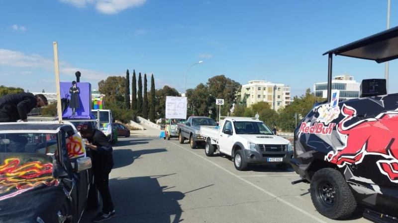 ΛικνΙζεται σε ρ υθμοyς «Que te la pongo» η Αγλαντζια-Ετοιμη γ&iota ;α την παρελαση (pics)