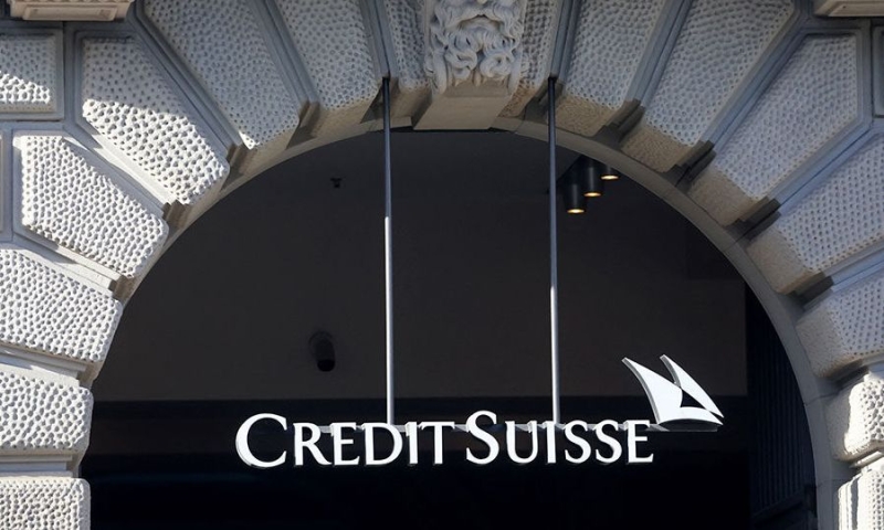 Η UBS προσφΕρει Εωσ 1 δισ. δολ. για εξαγορà της Credit Suisse