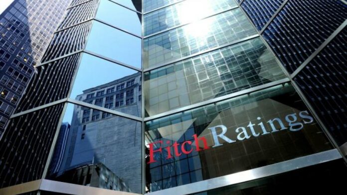 Fitch: ΥποβαθμΙζε&iota ; σε «αρνητικor» την προοπτικor αξ ιολόγησης του αξιόχρεου ΗΠΑ