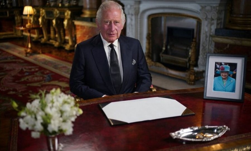 Βασιλιας Καρολος: Τα ακΙνητα πο&upsilon ; απαγορεyεται να πουλorσει 