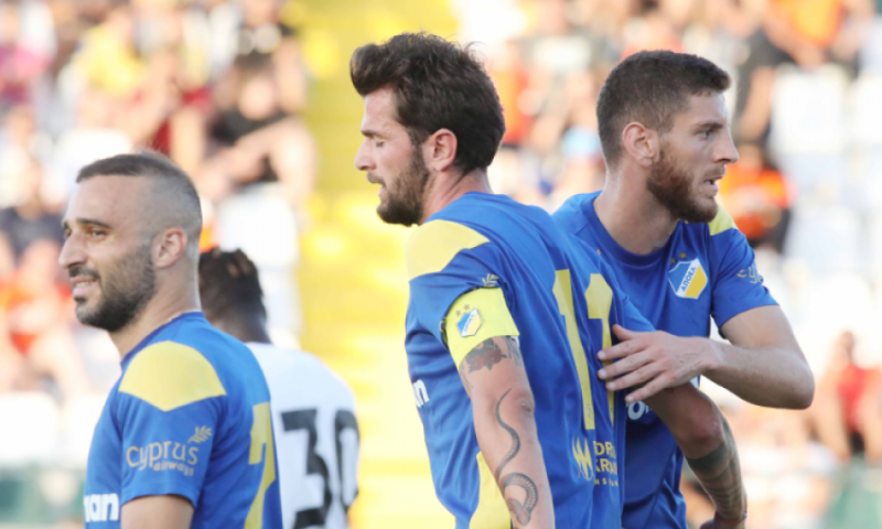 ΑΠΟΕΛ: Με δοκιμασμν η andsigma;  /></noscript></p>
<p>A key component of APOEL's great European successes, especially during the Ivan Jovanovic era, was the homogeneity of the team which, in the qualifying rounds, was based on a very large percentage of footballers, most of who were in the team last season as well.</p>
<p>From what (little) we have seen of the Blues' new coach, Ricardo Sa Pinto seems to have the same philosophy. The Portuguese coach knows very well that it is very important at this stage not to take a risk with many changes in the eleven in relation to how he completed last year's obligations.</p>
<p>The Iberian coach seems to have settled in main body of APOEL but also in the eleven of the first match against Vojvodina, which will be held at GSP on Thursday, July 27 (20:00).</p>
<p>We are referring to the eleven that started in Saturday's friendly (3-1) against Doxa in Peristerona.</p>
<p>Belets was in goal. Susic played in his natural right back position and Vital played on the left side of the defence. The central defensive duo were Crespo, Dvali.</p>
<p>Last year's trio lined up in the midfield. Konstantinov played as a blocking midfielder, as an “eight” Sarfo (became more aggressive) and Dalsio in a more free role, behind the striker.</p>
<p>At the top of the attack played team captain Giorgi Kvilitaia and at both ends, Fetfatzidis and Eduardo Wilson.</p>
<p>This line-up is expected to be seen in the final rehearsal before the match against the Serbs, in the friendly against Volos at GSP, next Thursday, July 20 (20:00) .</p>
<p>The Portuguese coach, after reaching his main options in this important phase, will work in the ten days before the start of the new year, issues related to his tactics, seeking to achieve “automations” that will APOEL more effective and substantial.</p>
<p><noindex></p>
<div class=