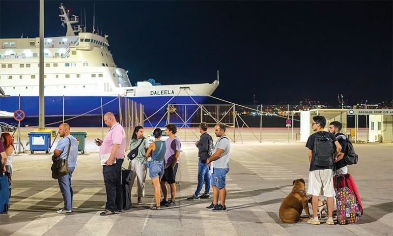 Αναρπαστα τα εισιτorρι α για τη γραμμor Λαρνακας - Πειραι a