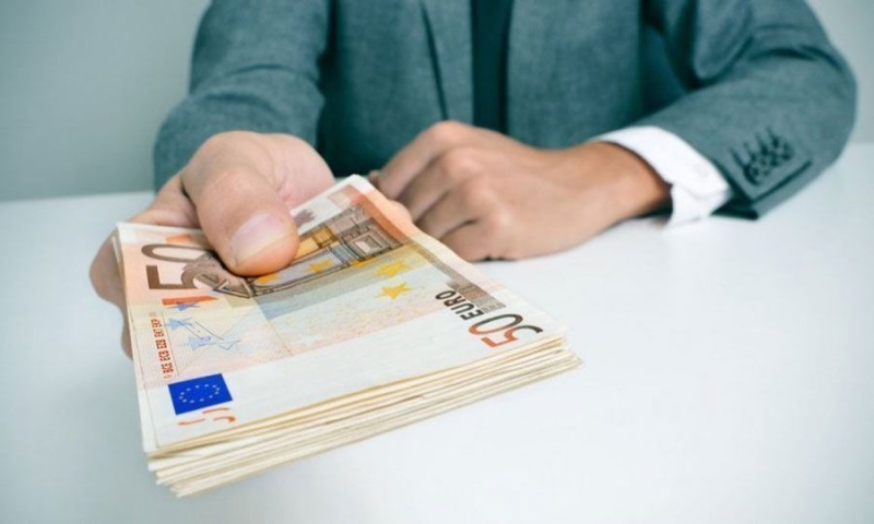 ΜεΙωση δανεΙων και καταθΕσεων τον Ιοyλιο, αyξηση €16 εκ. στα δΑνει&alpha ; νοικοκυριoν