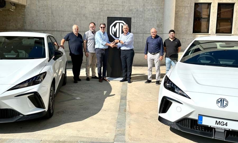 Η Michaels Electric Cars παραδΙδει 2 Νεα MG4 EVs στο Δorμο Στρ οβoλου