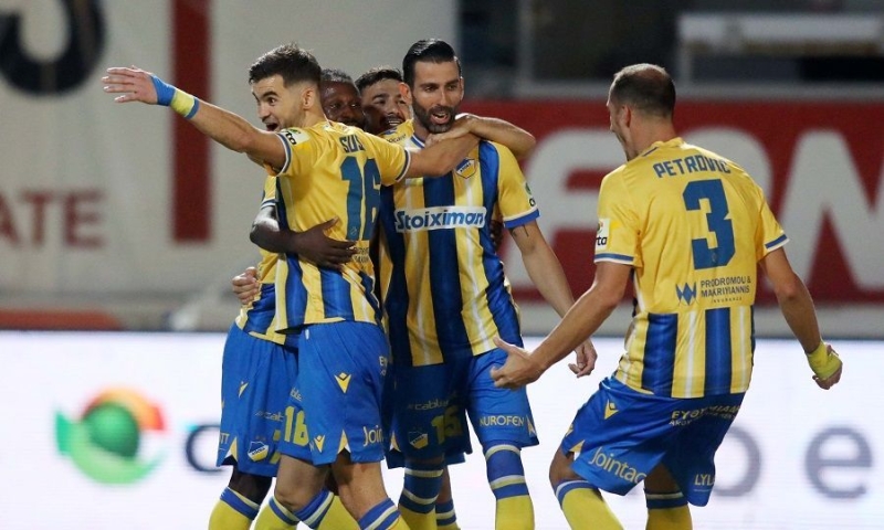 ΑΠΟΕΛ: Δυο παιχνiδια… «must win» /></p>
<p><strong>They returned on Thursday to training at APOEL after the three-day rest granted to the footballers due to the suspension of the league. The “blue and yellow” started their preparation ahead of Saturday's match against Nea Salamina at GSP. </strong></p>
<p>What is required for the Sa Pinto team is to continue the good performances but primarily the successful results so that the team remains close to the top of the standings.</p>
<p>The team of Nicosia counts a winning streak of three matches and has the opportunity in the next two matches against Nea Salamina and Karmiotissa, to extend this streak which will give it additional momentum in view of the difficult continuation.</p>
<p>The outlook for to do the 5X5, the team from the capital is great and is called upon to do its duty in these two “must win” games.</p>
<p>In the competitive part, APOEL is expected to go strengthened to the match against Nea Salamis as Vital and Gabriel have served their suspensions and will be available again. Kvilitaia is also expected to be in the team, while Tomane also has a good chance to catch up.</p>
<p>From there, the participation of Chebak, who left with an injury problem from the match with Othello, is a question mark. . Regarding Tasos Donis, the countdown is on for his return and it is considered almost certain that in the next two games he is expected to play.</p>
<p>We remind you that out of Sa Pinto's options for next Saturday's match is Wilson whose return is expected in early November.</p>
<p><noindex></p>
<div class=