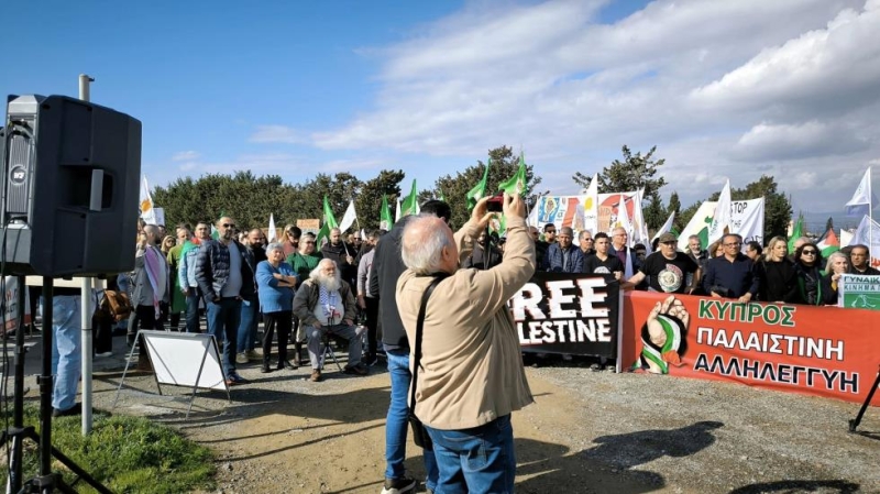  ΔιαμαρτυρΙα ει ρηνιστoν στο Ακρωτorρι για «εμπλ οκor Βρετανικoν Βaσεων στον πoλεμ&omicron ;» στη Γàζα... 