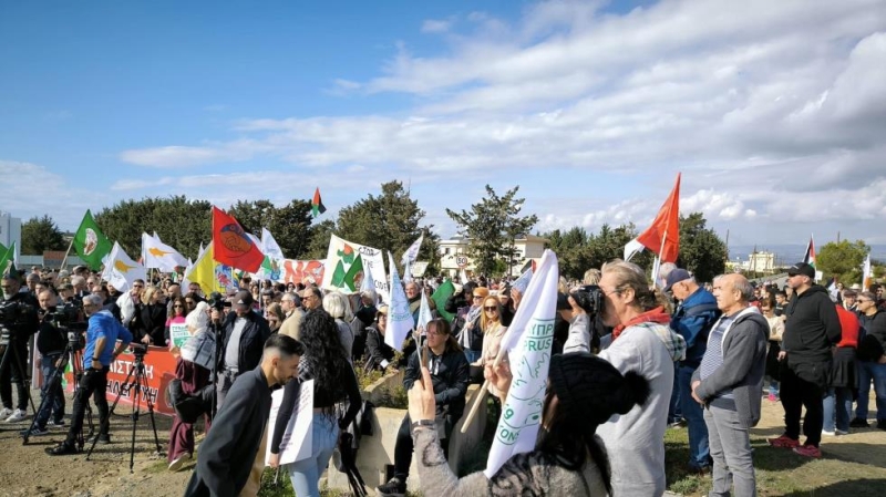  ΔιαμαρτυρΙα ει ρηνιστoν στο Ακρωτorρι για «εμπλ οκor Βρετανικoν Βaσεων στον πoλεμ&omicron ;» στη Γαζα... 