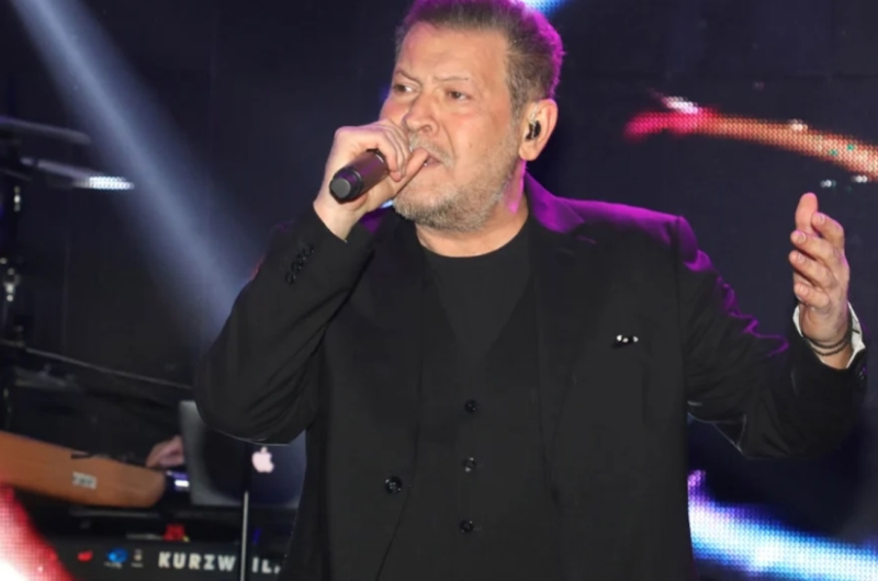 Χàρης Κωστοπουλος: ΠΕθανε ο τραγουδιστorς σε ηλικiα 60 ετoν