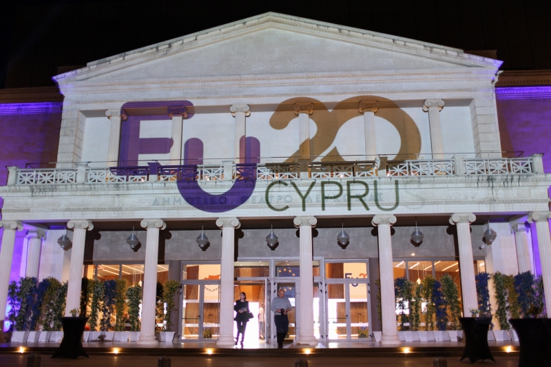 Πρεδρος: Υποχ&rho ωενυμειεεοε στικδιεθτησυ Κυπρικο 