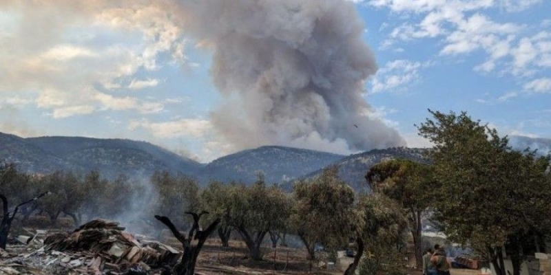 Χωρiς ενεργμ τωοηπυραιδαικκτση στην Παρνηθα /></p>
<p> In Greece, without an active front is the fire that broke out at 3 in the afternoon, in a forest area in Parnitha.</p>
<p> As reported by the Minister of Climate Crisis and Civil Protection, Vassilis Kikilias , there are only scattered outbreaks, but the battle is not over and will continue forever. throughout the night.</p>
<p> At least 100 firefighters, 17 aerial vehicles and dozens of vehicles, along with members of the Armed Forces and the Police, were involved in the firefighting operation.</p>
<p> The area was breathing very strong winds, with gusts of up to 100 kilometers per hour, which weakened in the late afternoon.</p>
<p> According to eyewitnesses, the fire allegedly started from an explosion in an electricity transmission pylon.</p>
<p> Source: RIK </p>
<p><noindex></p>
<div class=